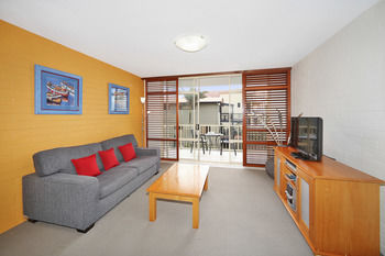 Surf Dance - Accommodation Port Macquarie 41