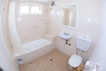 Manly Oceanside - Accommodation Port Macquarie 4