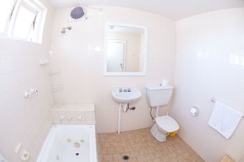 Manly Oceanside - Accommodation Port Macquarie 5