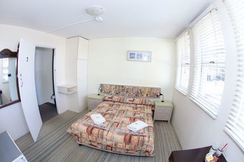 Manly Oceanside - Accommodation Port Macquarie 11