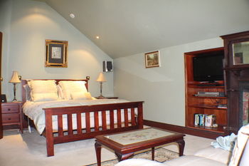 Storey Grange - Accommodation Port Macquarie 31