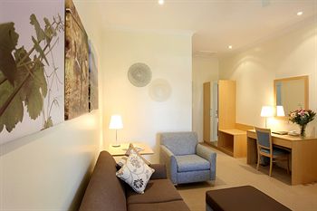 Pokolbin Village - Accommodation Port Macquarie 5