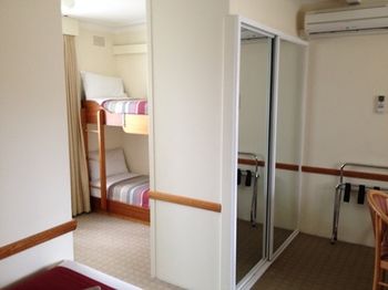 The 3 Explorers Motel - Accommodation Port Macquarie 9
