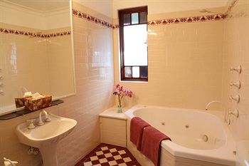 The 3 Explorers Motel - Accommodation Port Macquarie 1