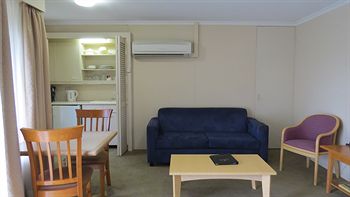 Waldorf Wahroonga Residential - Accommodation Port Macquarie 11