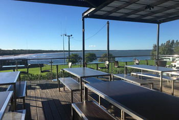 The Huskisson - Accommodation Port Macquarie 14