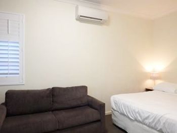 Naughtons Parkville Hotel - Accommodation Port Macquarie 1
