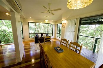 Montville Attic - Accommodation Port Macquarie 9