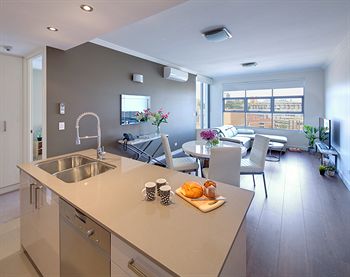 Zara Tower - Luxury Suites And Apartments - Accommodation Port Macquarie 2