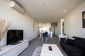 Melbourne Holiday Apartments At McCrae Docklands - Accommodation Port Macquarie 2