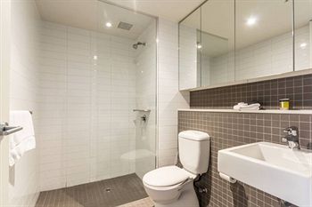 Melbourne Holiday Apartments At McCrae Docklands - Accommodation Port Macquarie 5