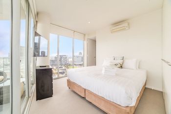 Melbourne Holiday Apartments At McCrae Docklands - Accommodation Port Macquarie 28