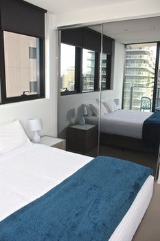 Apartments Melbourne Domain - South Melbourne - Accommodation Port Macquarie 3