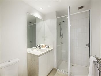 Melbourne Holiday Apartments At Northbank â€“ Downie Street - Accommodation Port Macquarie 11