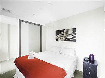 Melbourne Holiday Apartments At Northbank â€“ Downie Street - Accommodation Port Macquarie 12
