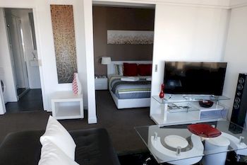 Aura On Flinders Serviced Apartments - Accommodation Port Macquarie 3