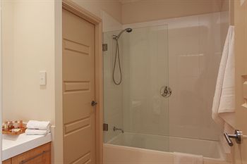 H Boutique Hotel - Accommodation Port Macquarie 4