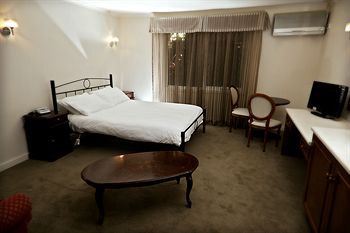 Elizabethan Lodge - Accommodation Port Macquarie 7