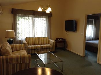 Elizabethan Lodge - Accommodation Port Macquarie 8