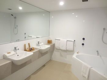 Dingley International Hotel - Accommodation Port Macquarie 9