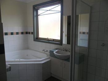Australian Home Away @ Box Hill 32 - Accommodation Port Macquarie 0