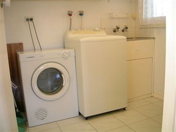 Australian Home Away @ Doncaster Grange Park - Accommodation Port Macquarie 3