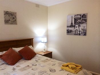 Australian Home Away @ Doncaster Grange Park - Accommodation Port Macquarie 4