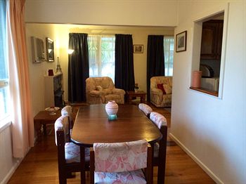 Australian Home Away @ Doncaster Grange Park - Accommodation Port Macquarie 11