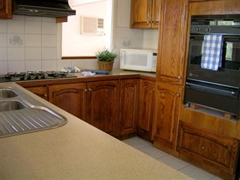 Australian Home Away @ Doncaster Grange Park - Accommodation Port Macquarie 13