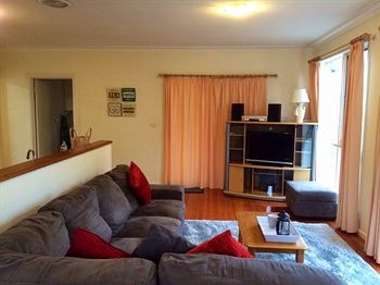 Australian Home Away @ Doncaster Grange Park - Accommodation Port Macquarie 14