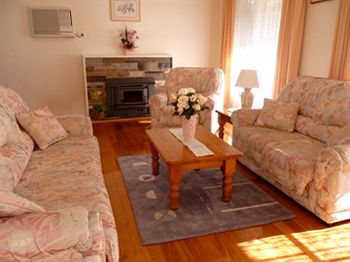 Australian Home Away @ Doncaster Grange Park - Accommodation Port Macquarie 15