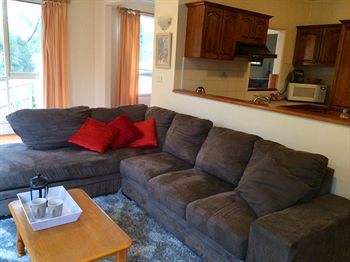 Australian Home Away @ Doncaster Grange Park - Accommodation Port Macquarie 17