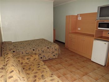 Palm Court Budget Motel Hostel/Backpackers - Accommodation Port Macquarie 4