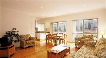 Waverley Corporate Townhouses - Accommodation Port Macquarie 5