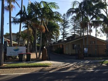 El Lago Waters Tourist Park - Accommodation Port Macquarie 0