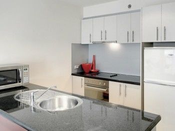 Plum Collins Street Serviced Apartments - Accommodation Port Macquarie 2