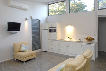 By The Beach B&B And Apartments - Accommodation Port Macquarie 10