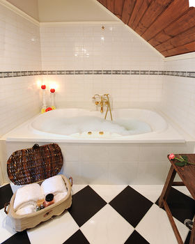 Mary Card's Coach House - Accommodation Port Macquarie 5