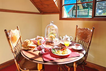 Mary Card's Coach House - Accommodation Port Macquarie 11