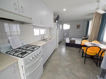 Alex Beach Cabins - Accommodation Port Macquarie 32
