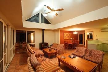 Rothbury Escape - Accommodation Port Macquarie 10