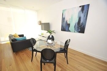 Neutral Bay 4 Young Furnished Apartment - Accommodation Port Macquarie 3