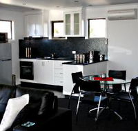 Rosie's Cottage and Town House - Accommodation Port Macquarie