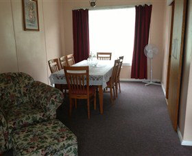 Queenstown Cottages - Owen - Accommodation Port Macquarie 1