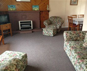Queenstown Cottages - Owen - Accommodation Port Macquarie 2