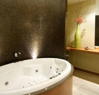 Hepburn Spa Pavilions - Saffron - Accommodation Port Macquarie