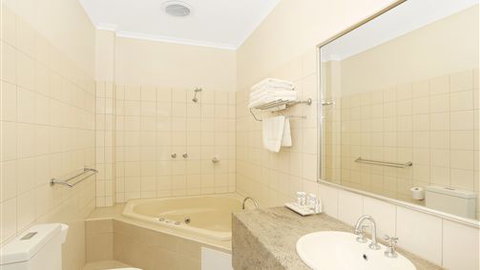 Quality Inn & Suites The Menzies - Accommodation Port Macquarie 1