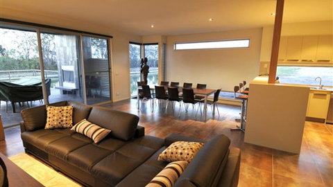 Gippsland Lakehouse - Accommodation Port Macquarie 3