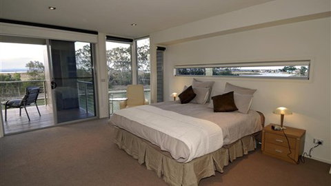 Gippsland Lakehouse - Accommodation Port Macquarie 4