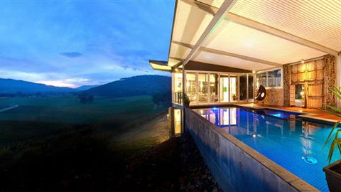 Feathertop Chateau - Accommodation Port Macquarie 0